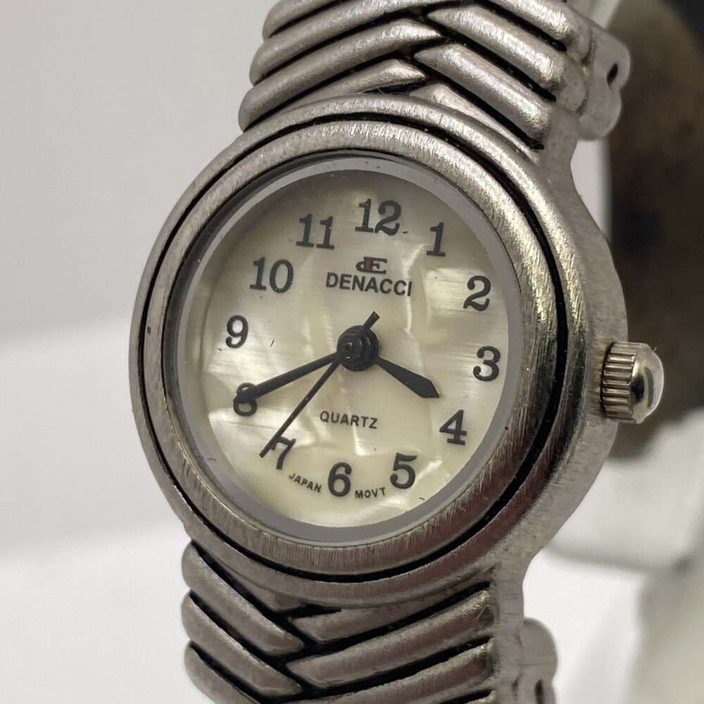 Vintage Womens Silver Tone Quartz Fashion Watch Works New Battery